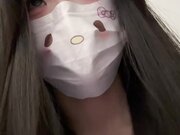 手握着哥哥的鸡巴不让他走，继续舔舐着哥哥的蛋蛋，哥哥估计被我的嘴巴留住了