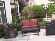 大奶的淫荡姐姐给她的继兄弟鸡巴一个爆炸性的口交舔逼忍不住让他爆操内射