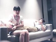 变态巨屌佬找个按摩小妹上门玩强奸