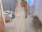 父女乱伦剧情 女儿穿着白色婚纱被禽兽父亲绑起来肛交把女儿肛门插裂开了