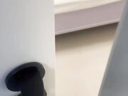 没想到哥哥反手掏出鸡巴给妹妹“打针”哥哥一时分不清妹妹是发烧还是发骚！