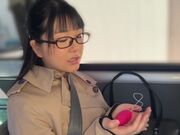 在遥控震动器启动时因舌吻发情的真白小姐猛烈高潮并内射痉挛1