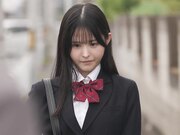 偶像级可爱的制服美少女 因痴汉骚扰而公然失禁2