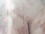 妹妹假期在家洗澡门口打飞机太难受直接冲进厕所无视爸妈在家按在地上