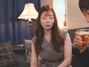 被美女总裁邀请留宿的男员工1