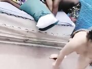 楼道强操可怜少女 黑鬼不是人 把路过扫地阿姨吓傻咯