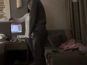 紧身裤小美女 萌萌性感 托着翘臀坐在鸡巴上 亲吻吮吸娇喘真迷人