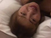 刚刮完鸡巴毛的屌哥和女同学开房