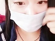 漂亮萌妹子学生制服漏奶漏逼尿尿