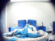 美女主动出击坐在大鸡鸡上面自己动