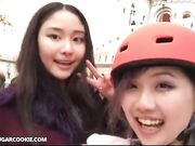 华裔姐妹花给洋干爹锥形包皮鸡巴草