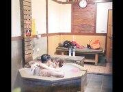 宾馆盗摄 情侣私人温泉旅馆被工作人员暗藏摄像头偷拍传网络 受害女崩溃大哭