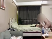 05年肤白貌美175大长腿刚下海兼职没多久身材苗条笑起来非常甜在上面做爱非常开心