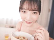 我那胸部丰满 比世界上任何人都爱我的姐姐 用哺乳的手给我做了个口交1