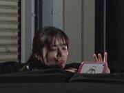 卧底特工叶月乃亚试图通过麻痹颈部以下来克服危机2