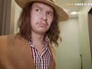 粉穴少女欺骗了她可怜的丈夫给他戴了绿帽子