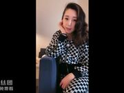 网黄勾搭 时尚气质人妻下海操逼 穿上高跟鞋扶着腰 完美后入