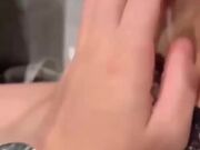 背着她老公和我去酒店偷情 人妻还摆弄着妖娆身姿帮我深喉口爆