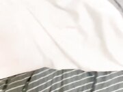 周末家里停电妹妹跑来我的出租屋避暑 看着大汗淋漓的妹妹急急忙忙跑去浴室洗澡