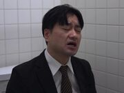 在电车上遭遇骚扰却无法出声制止的制服美少女1