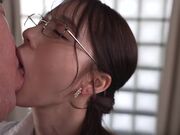 治愈系轻熟女上司办公室激情舌吻2