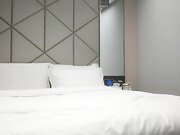 丰满极品文静美女被花式猛操表情淫荡