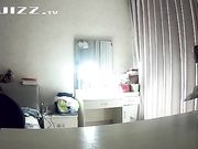 偷拍朋友的老婆穿着情趣黑丝挑逗老公 没两分钟就胶枪了