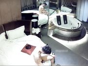 与白嫩大奶子女友主题酒店爱爱操逼