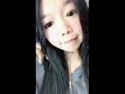 超卡哇伊网红美少女三寸萝莉深夜公交车黑丝道具紫薇诱惑对面大叔