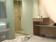 极品妹子操一会爽的配合起来 还把鸡巴舔干净