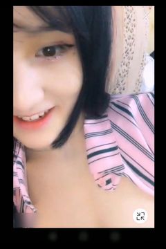 可愛萌妹子小米粒現場直播露逼自慰