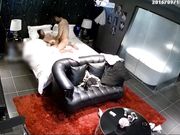 酒店偷拍长发大学美女和猛男男友开房 被操痛不让干了 男友追到洗手间继续操