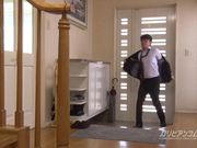 温柔馒头逼人妻趁老公不在家和喝多了的炮友家中激情偷情 被疯狂抽插至高潮 身体不断颤抖时被内射