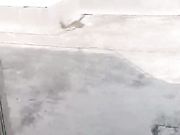 最近很火的网红刘婷天台勾搭个正在晾床单的打工仔啪啪妹子嫌他鸡巴不够硬