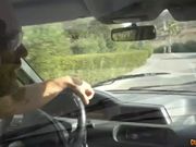 公路捎载金发苗条女 直接马路车震后带回家干完后直接一脚踢走