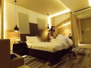 酒店约炮爆乳蜂腰美臀狂野迪厅女神DJ 黑丝超模身材露脸出镜