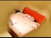 小旅馆大红床偷拍年轻小哥和女友轮流上位慢摇弄得床吱吱的响