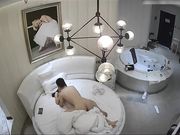 偷拍清純漂亮美女酒店爆操性欲很强