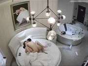 偷拍清純漂亮美女酒店爆操性欲很强