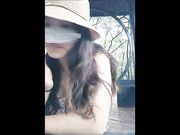 碎花连衣裙少妇户外勾引帅哥河边凉亭抱坐式啪啪口爆精液太浓要抽口烟缓缓