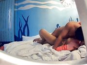 特色蓝房中年大叔与情妇偷情啪啪啪奶子还挺大的大叔功夫好时快时慢的干搞的情妇欲仙欲死奶子乱抖射阴毛上