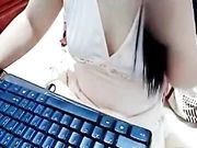 爆乳露出主播沈梦瑶双手难遮巨乳欲遮还羞