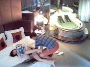 学院附近青年学生情侣开房造爱让人羡慕激情舌吻互抠浴缸内操逼回床猛干冲刺时太过瘾连干2炮美女淫叫太刺激对白清晰