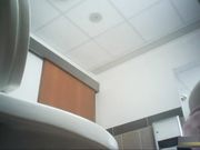 国际大厦某职业培训中心女厕偷拍个人觉得这厕所设计有问题过于宽敞让来方便的人缺乏安全感