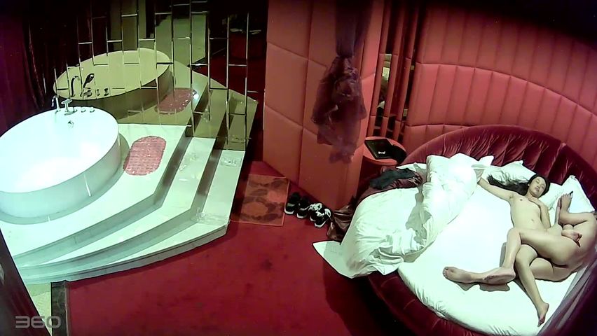 单位中年男领导和漂亮女下属酒店偷情,男的真猛干完后女的睡着了还不放过继续把她操醒,干完后接着又操!国语_cli