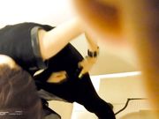 坐盗市最新流出美罗城商场的女人拿着手机换卫生巾的美眉