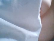 极品爆乳网红美少女软软趴在床单上之火车露点自慰高清3V整合