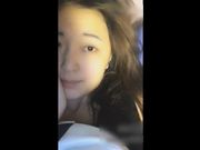 妹子刚睡醒就给浪友们发福利