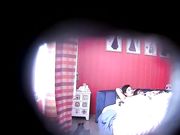 特色酒店偷拍屌丝男啪啪前让妹子张开腿掰开逼研究一下下面毛毛还挺黑的