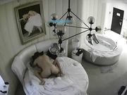 豪华浴缸房中年胖男约大学美女啪啪,有点爱不释手床上操完又到浴缸干